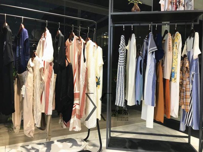 广州青龙林服饰,让每一家小店都能拥有品牌服装